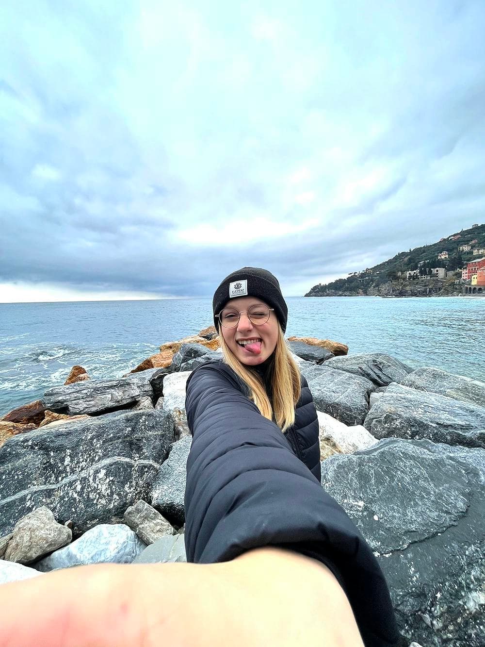 Student by the sea during a school exchange programme in Italy, experiencing local lifestyle and culture.