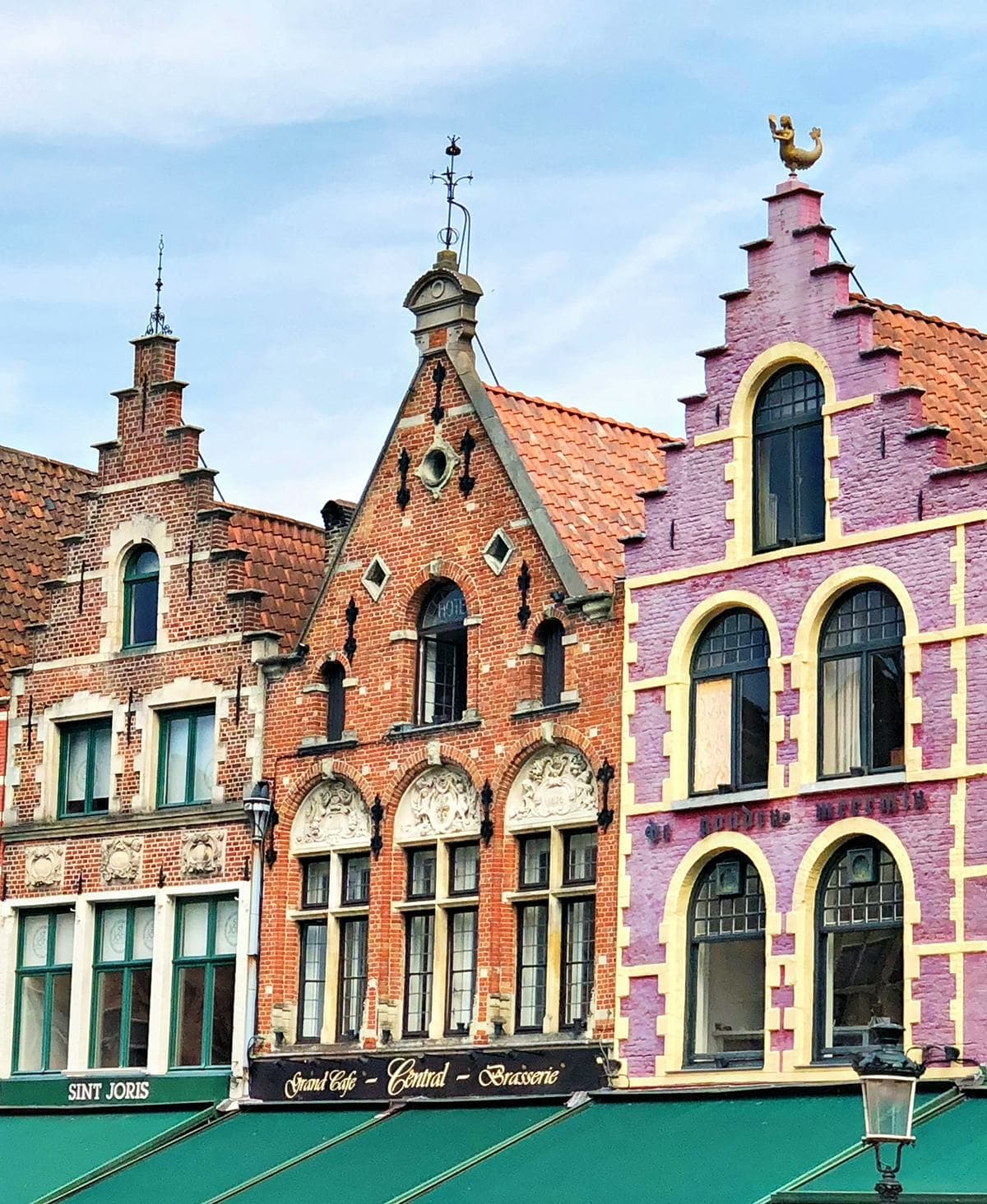 View of the typical historic houses of Bruges, a Belgian city rich in culture and architecture, during their study year abroad.